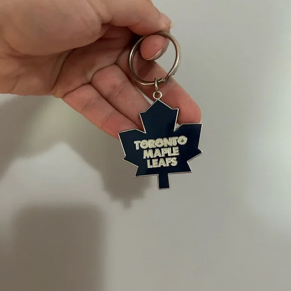 Toronto Maple Leafs Keychain - Picture 4 of 5